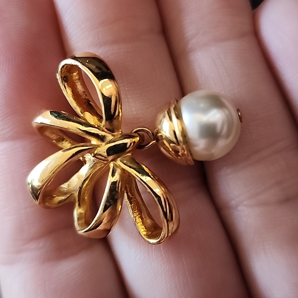 Nolan Miller Gold Bow Pearl Pendant - Picture 4 of 7
